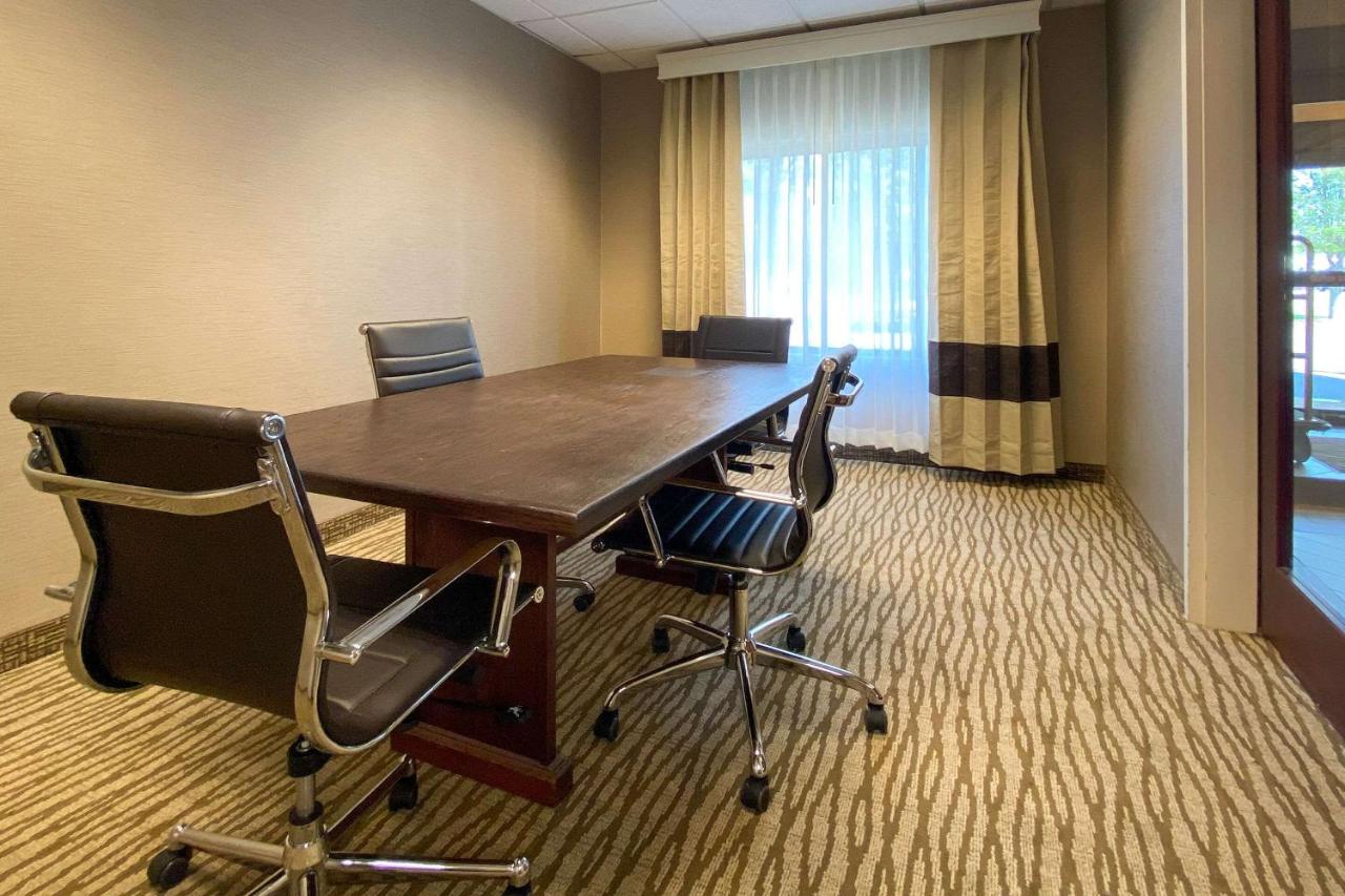 | Comfort Inn East Windsor - Springfield