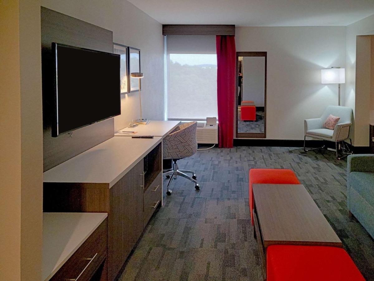 King Suite - Non Smoking at Comfort Inn & Suites Wyomissing/Reading