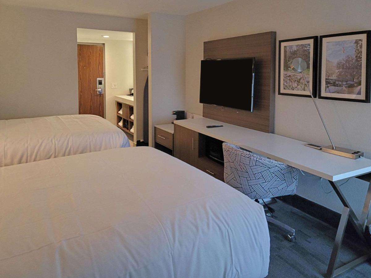 Standard Queen Room with Two Queen Beds - Non-Smoking at Comfort Inn & Suites Wyomissing/Reading