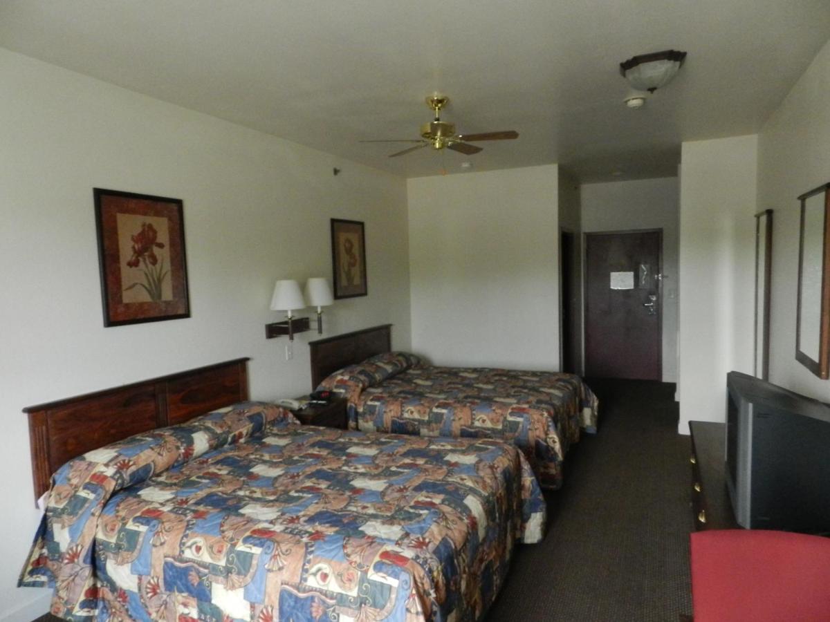 Queen Room with Two Queen Beds - Non-Smoking at Super 8 by Wyndham St. Louis Airport