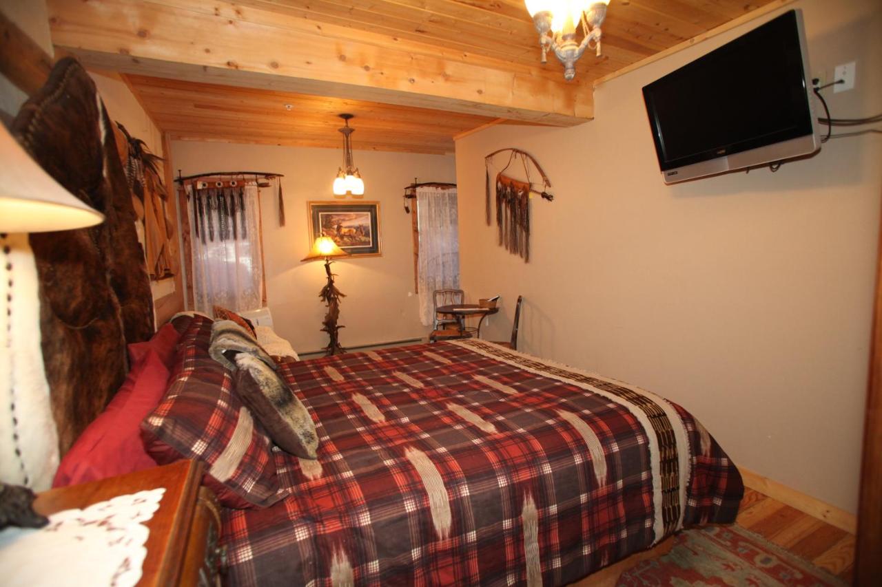 | Swan River Inn