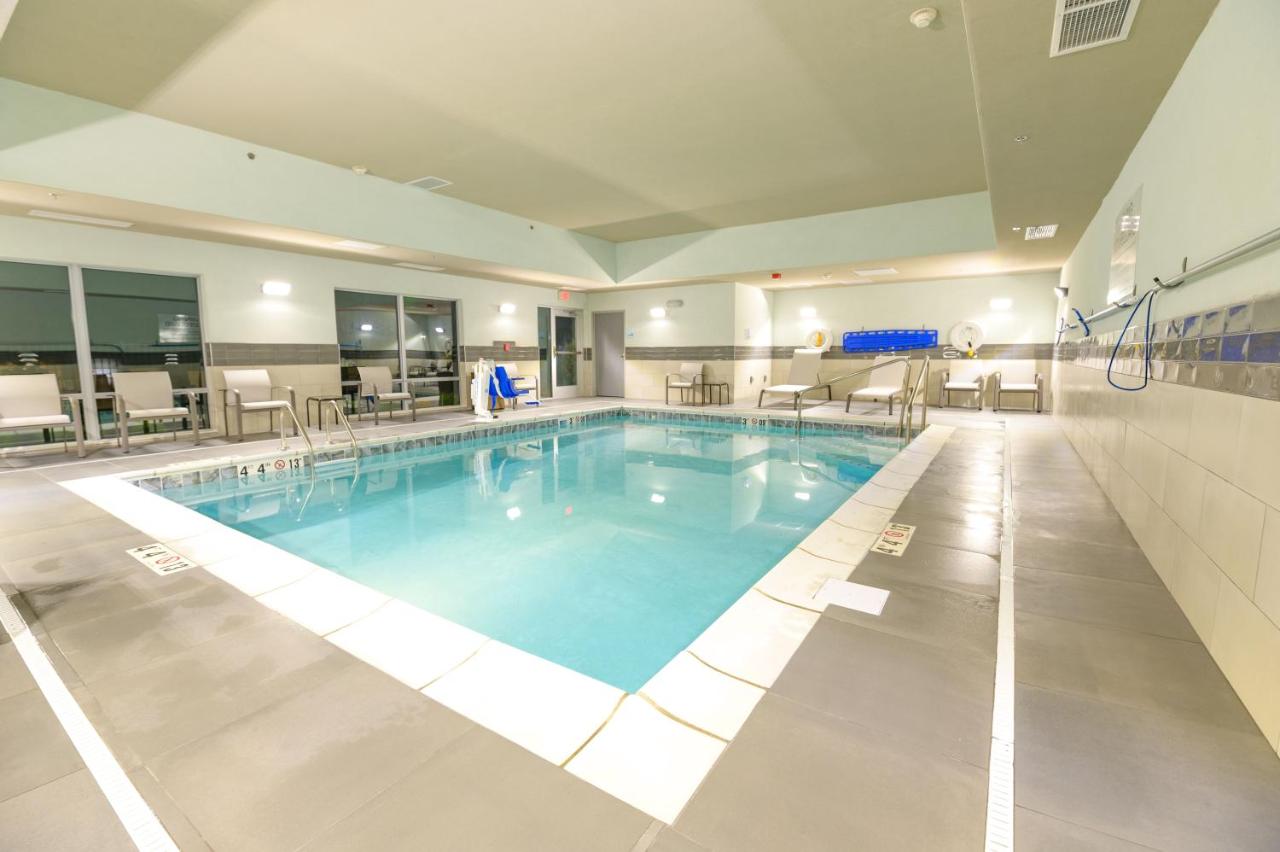  | Holiday Inn Express & Suites - Dayton East - Beavercreek