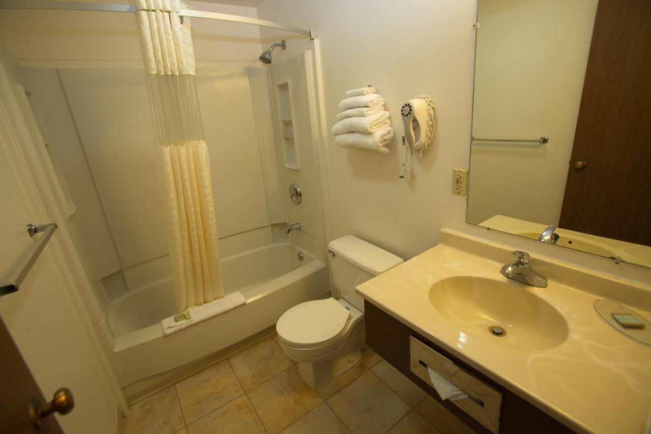 Queen Room - Non-Smoking at Super 8 by Wyndham Elko