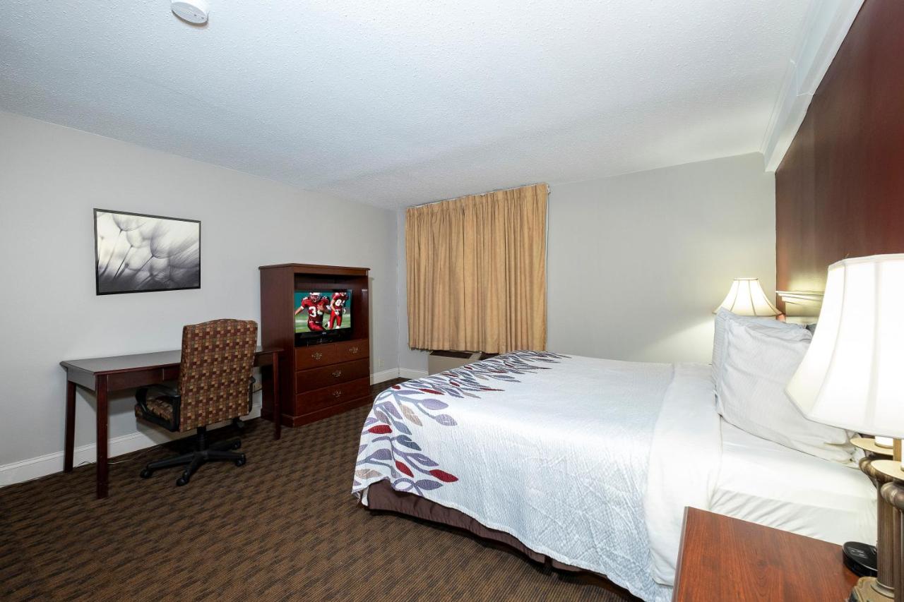 Suite King Disability Access Roll-In Shower Non-Smoking at Red Roof Inn & Suites Hazleton