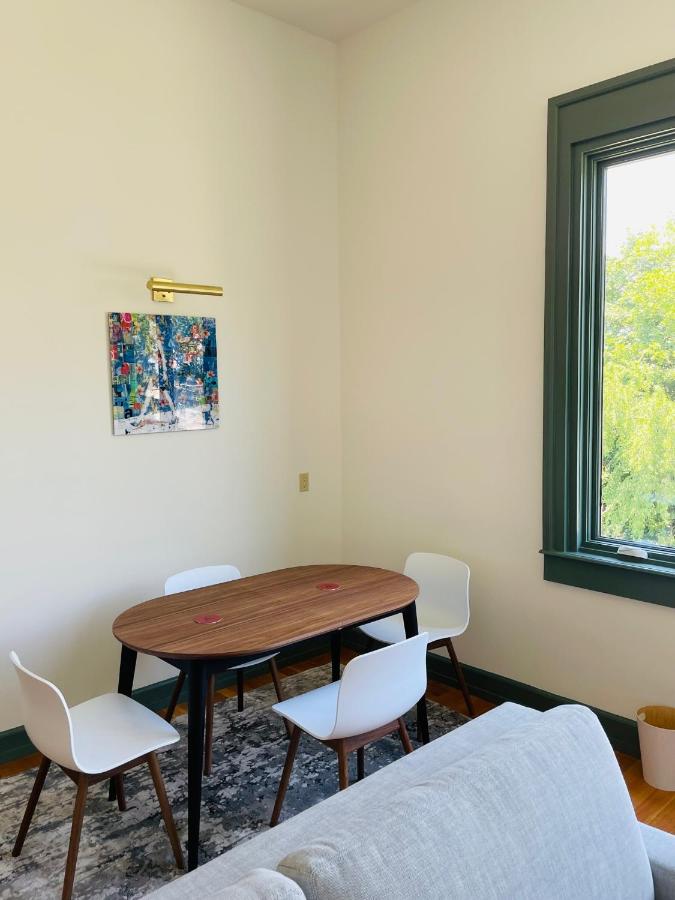 Deluxe King Studio at The Amelia
