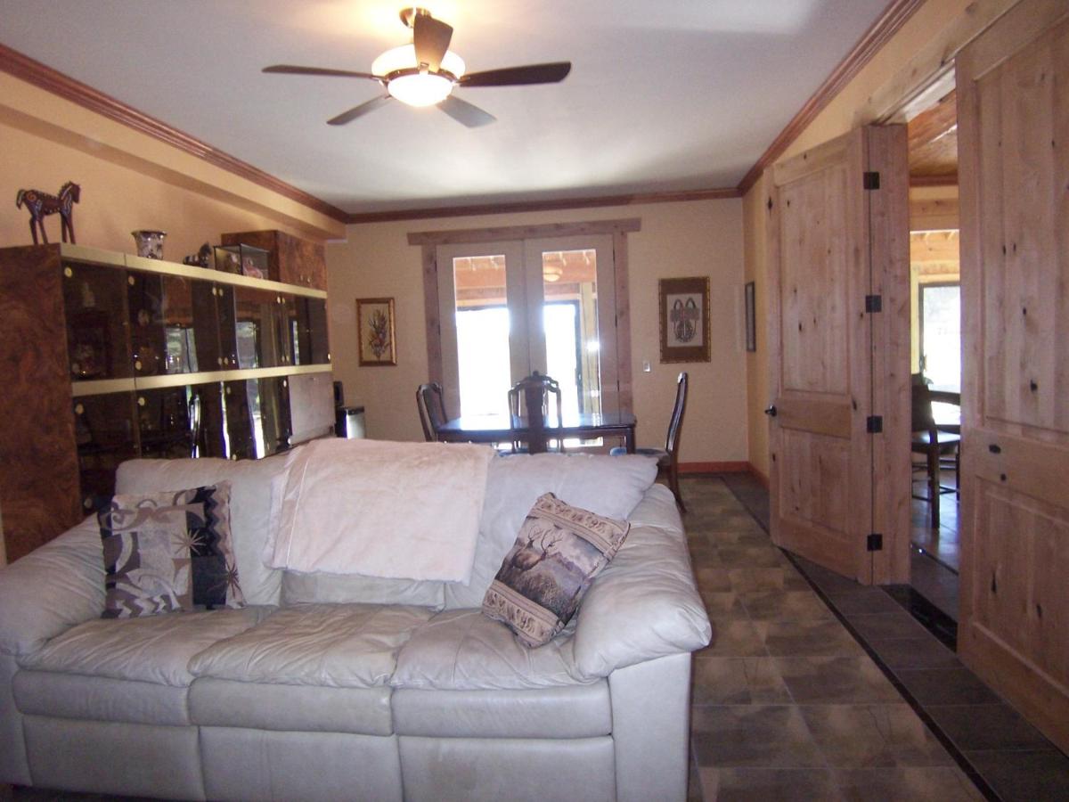 | Elktrace Bed and Breakfast