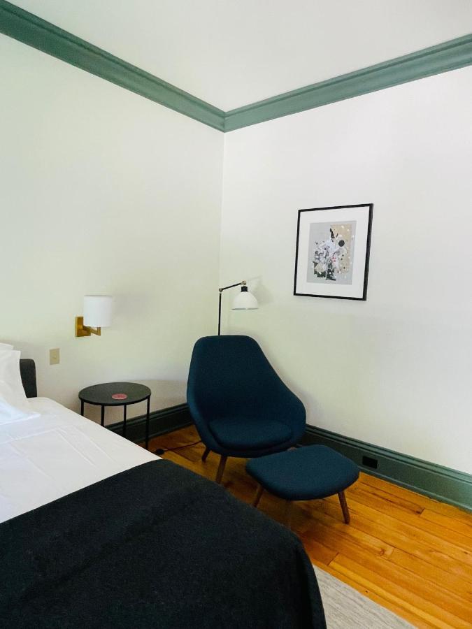 Deluxe King Room at The Amelia