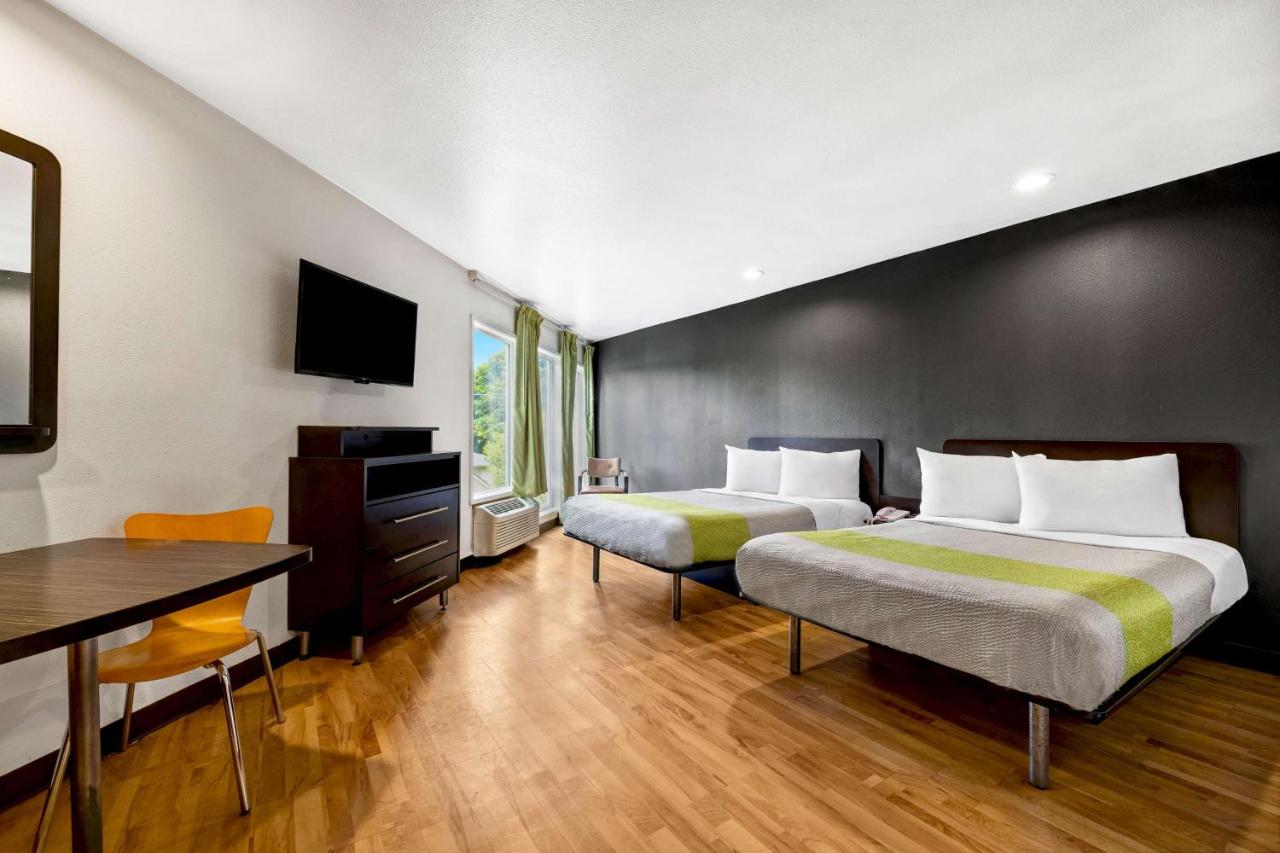 Deluxe Quadruple Room - Non-Smoking at Studio 6 Portland, OR
