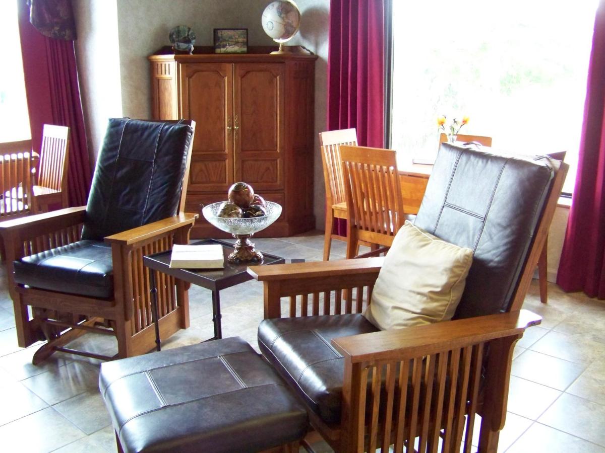| Highland Manor Inn
