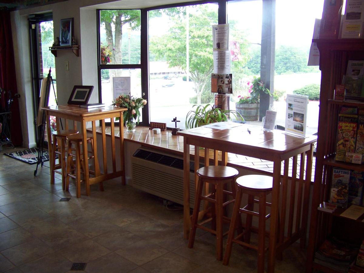 | Highland Manor Inn