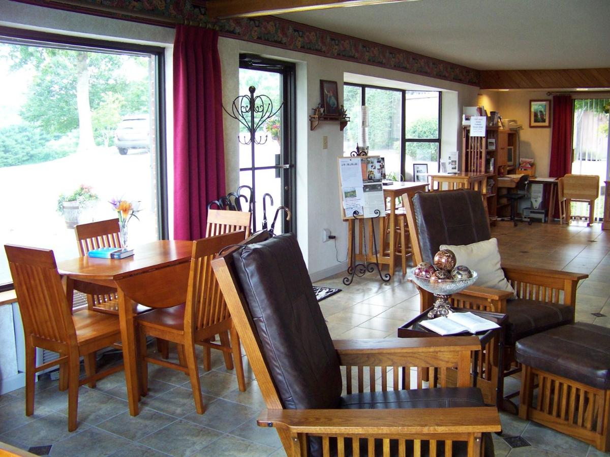 | Highland Manor Inn