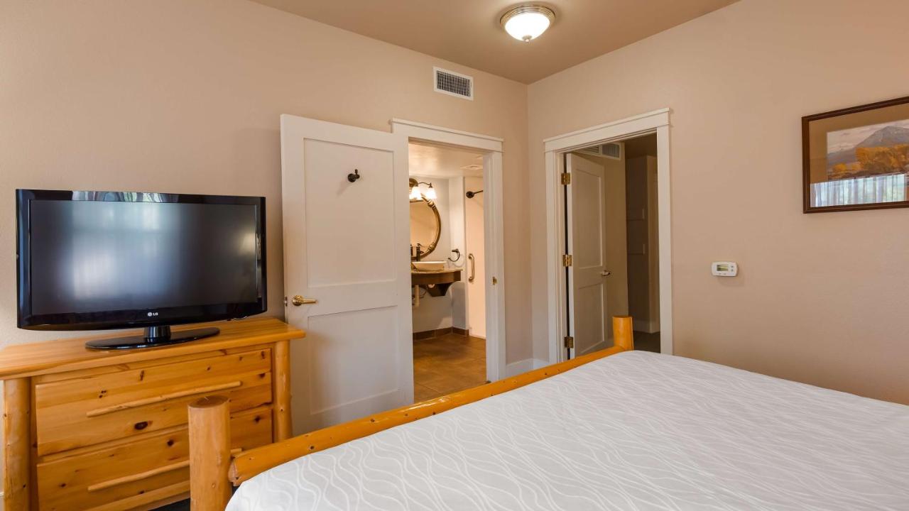 | Best Western Plus Plaza Hotel