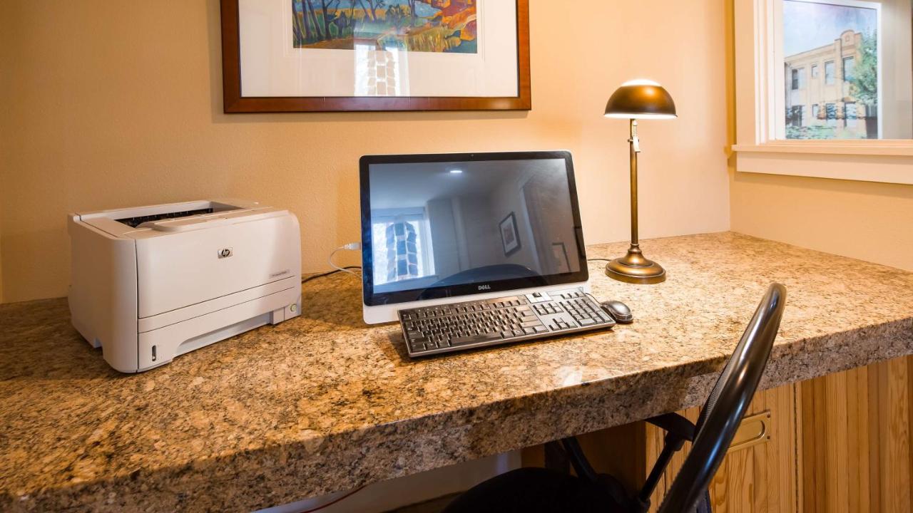 | Best Western Plus Plaza Hotel
