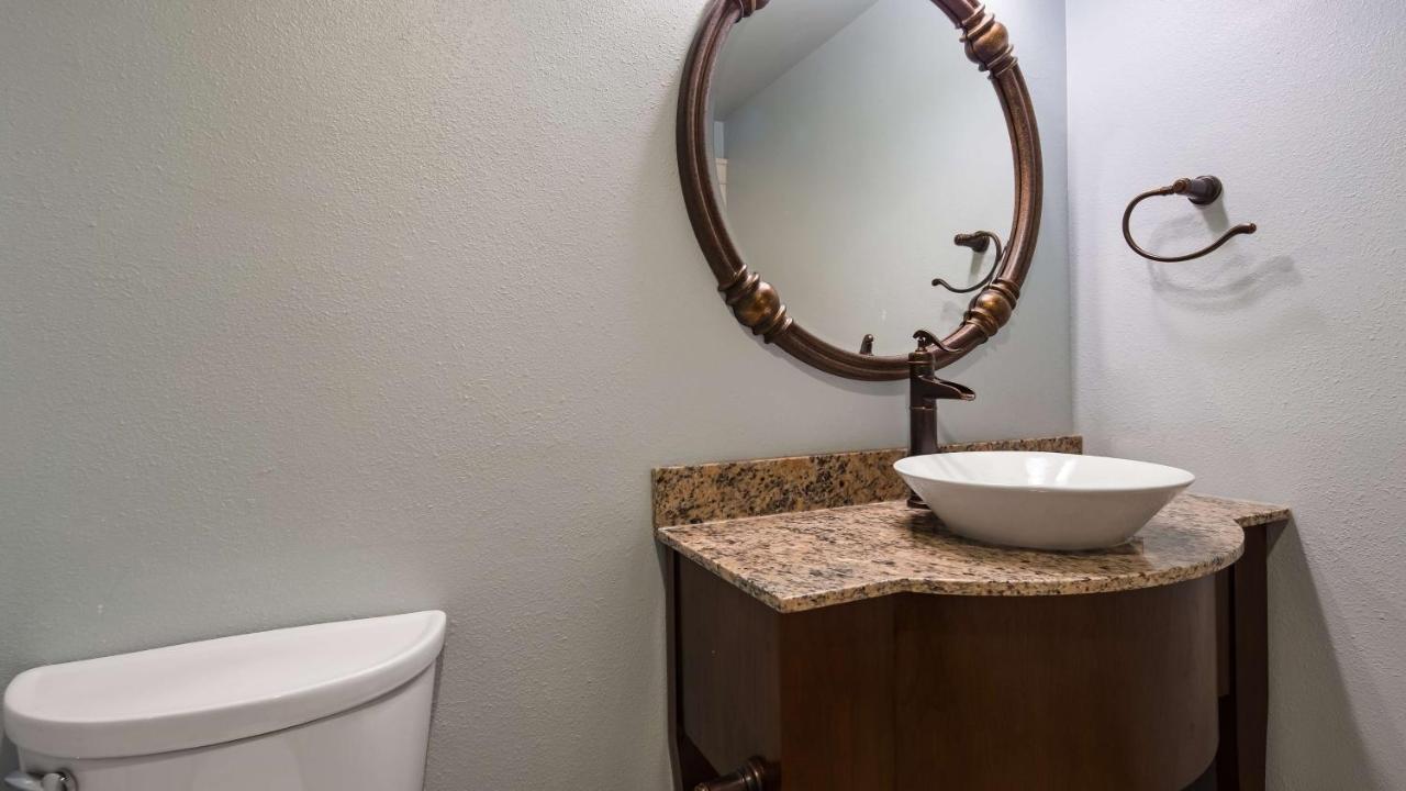 | Best Western Plus Plaza Hotel