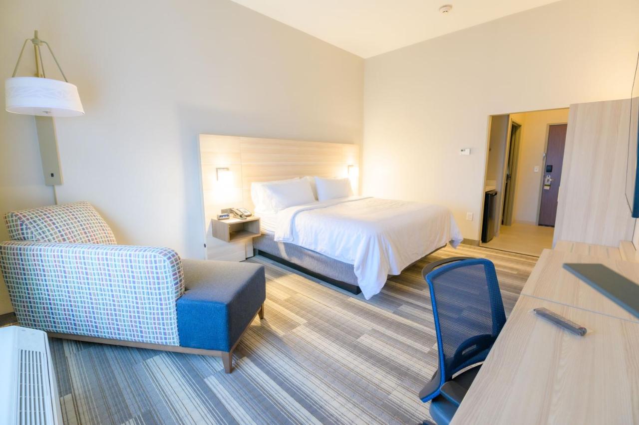  | Holiday Inn Express & Suites - Dayton East - Beavercreek