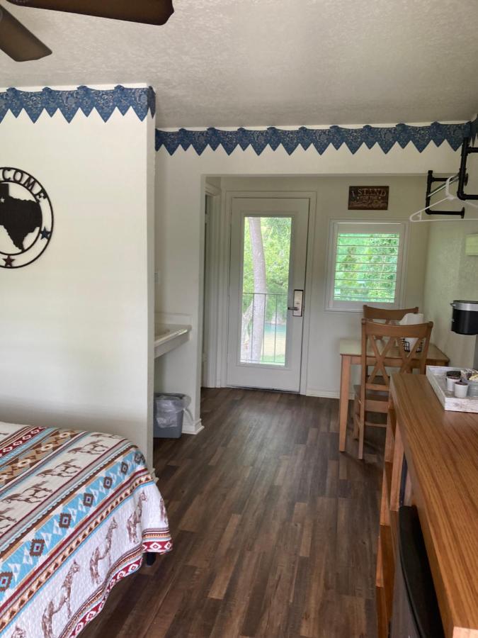 | Horseshoe Riverside Lodge
