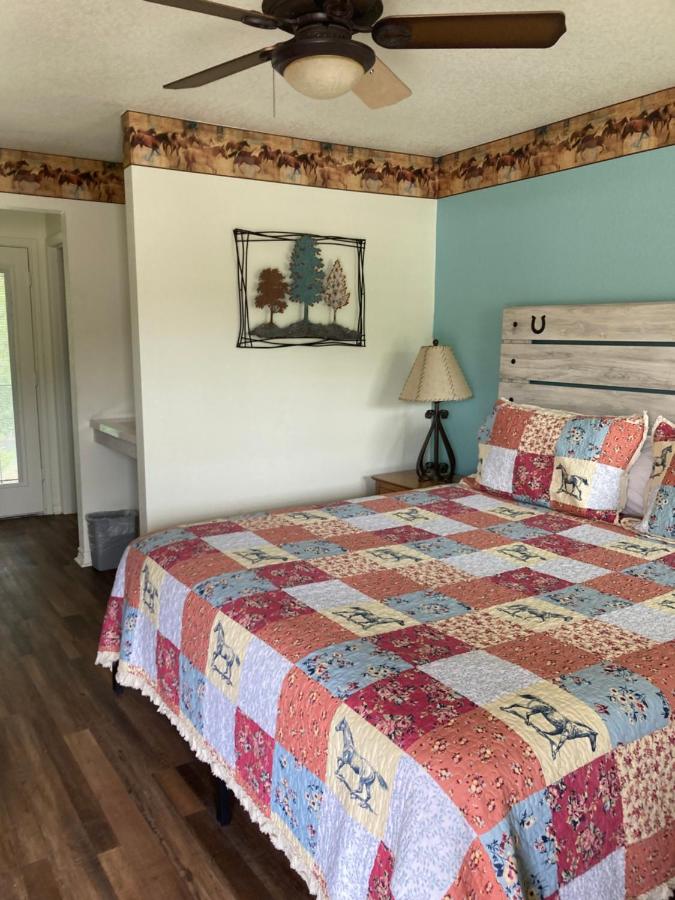 | Horseshoe Riverside Lodge