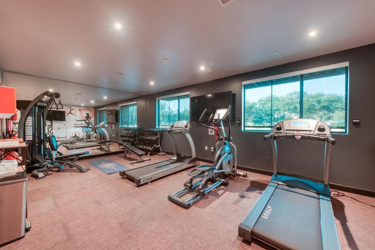 | Hotel Lexen Newhall & Santa Clarita - Near Six Flags Magic Mountain