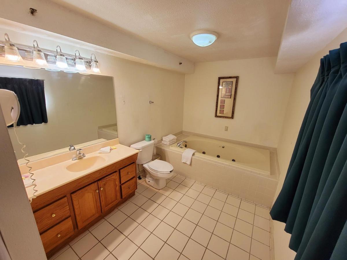 King Suite - Non-Smoking at Town Inn