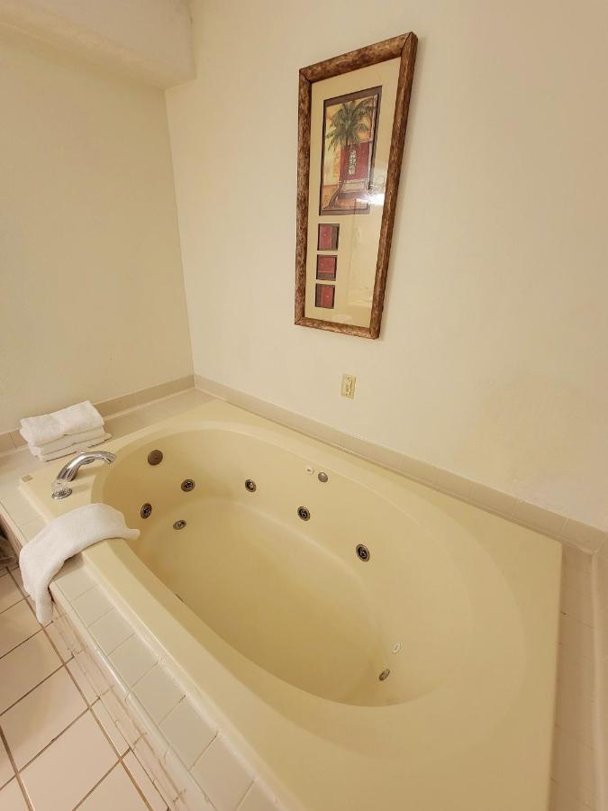 King Suite - Non-Smoking at Town Inn