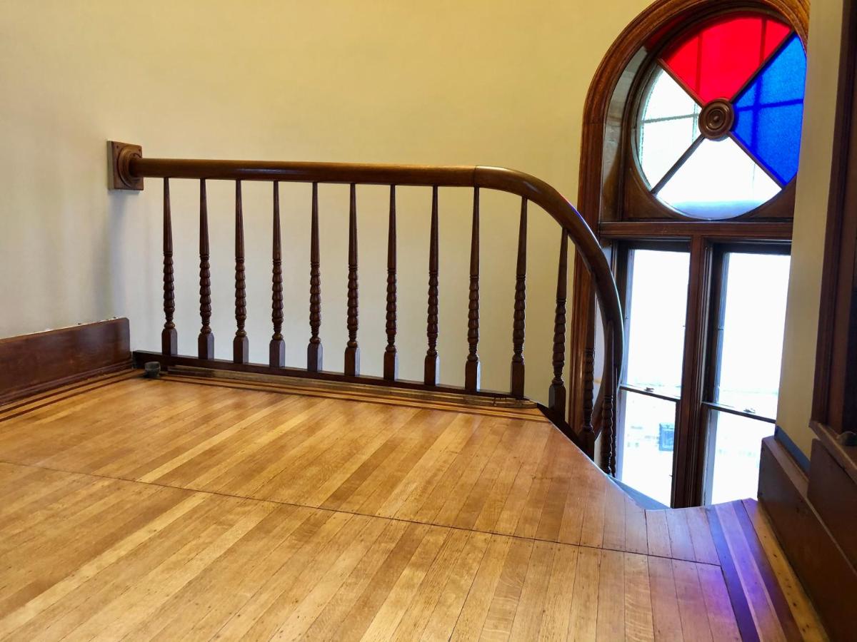  | Moulin Rouge House Bed and Breakfast