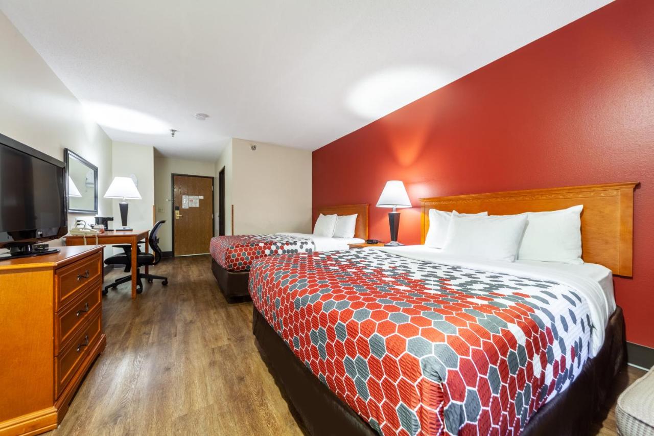 Standard Queen Room with Two Queen Beds - Non Smoking at Econo Lodge Sioux Center
