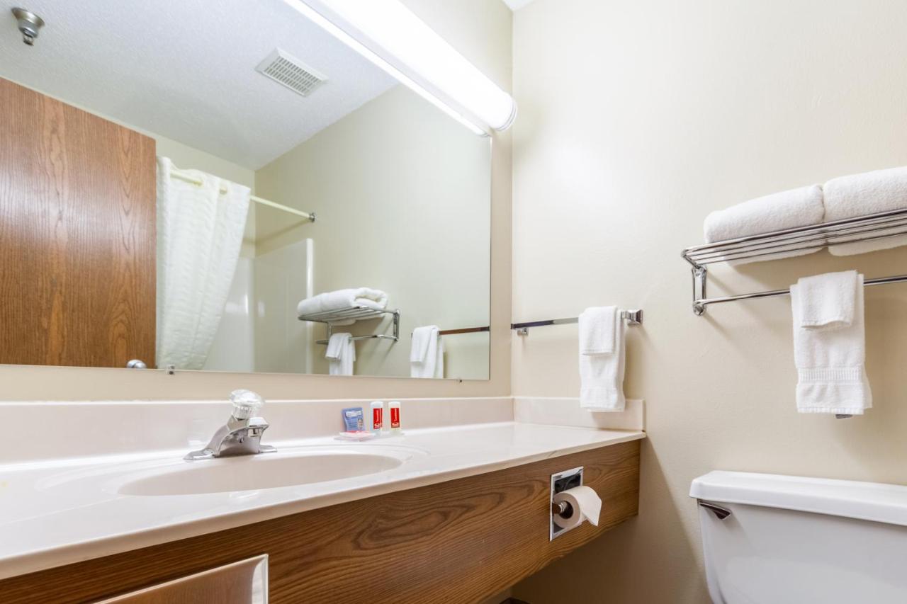Upgrade King Room - Non Smoking at Econo Lodge Sioux Center