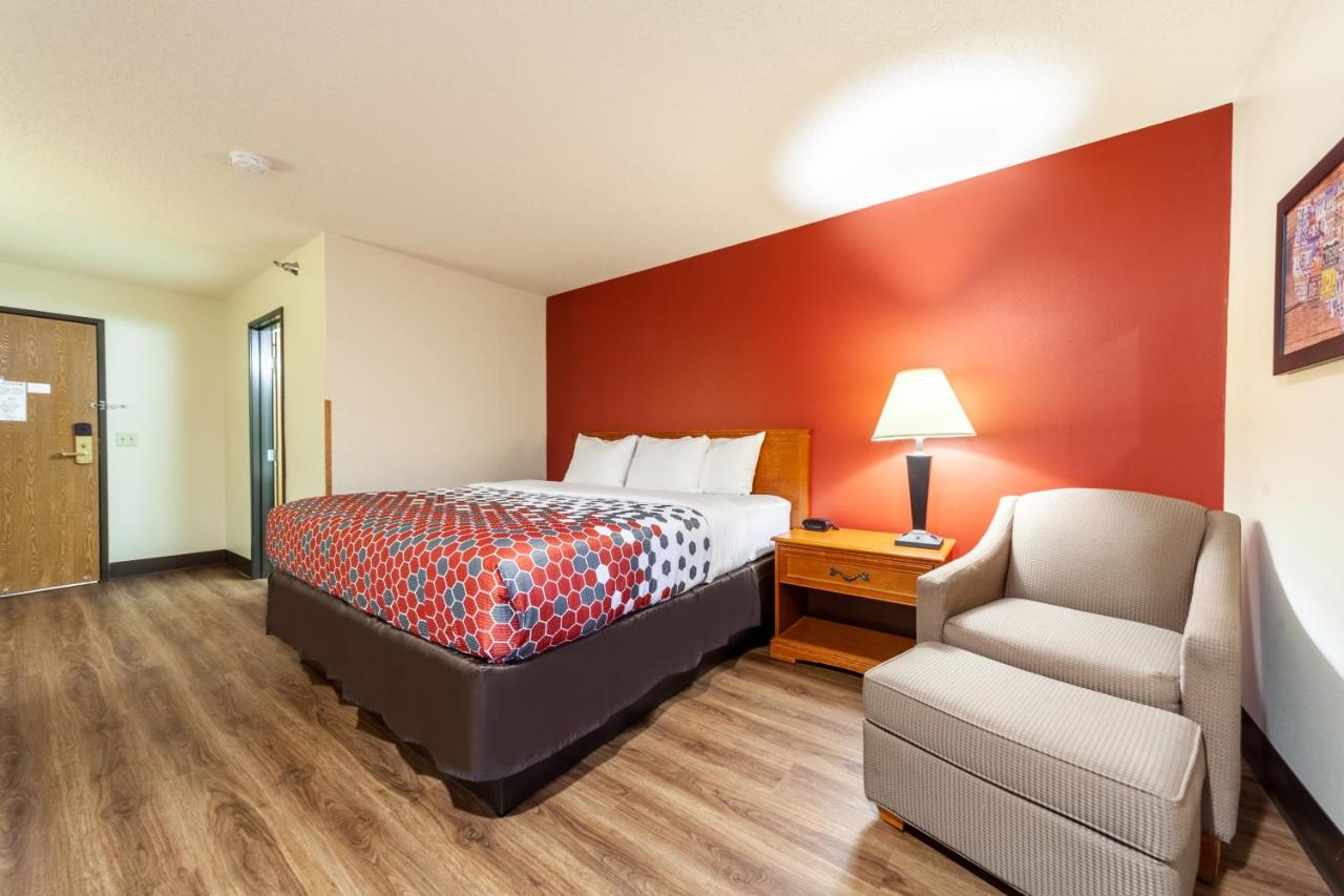 Upgrade King Room - Non Smoking at Econo Lodge Sioux Center