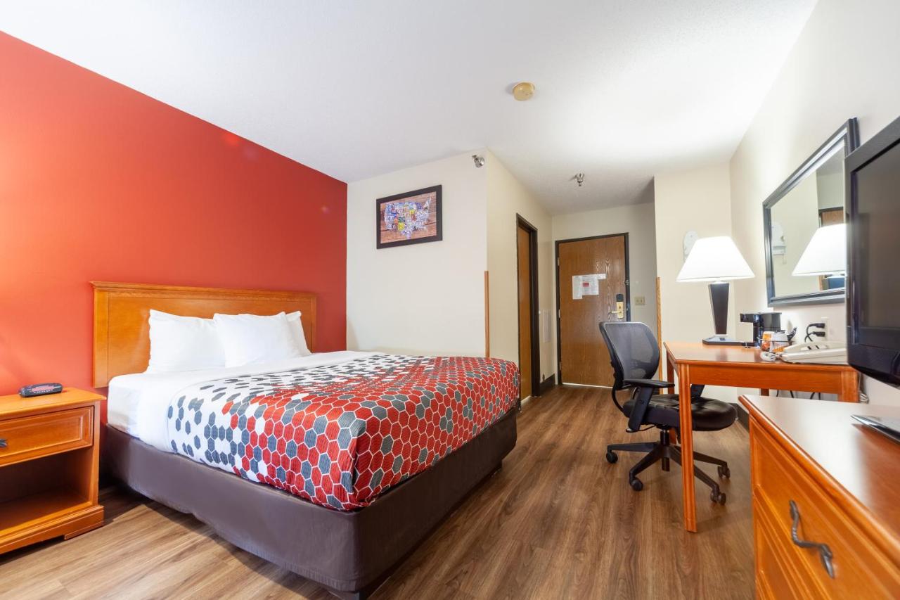 Standard Queen Room - Non Smoking at Econo Lodge Sioux Center