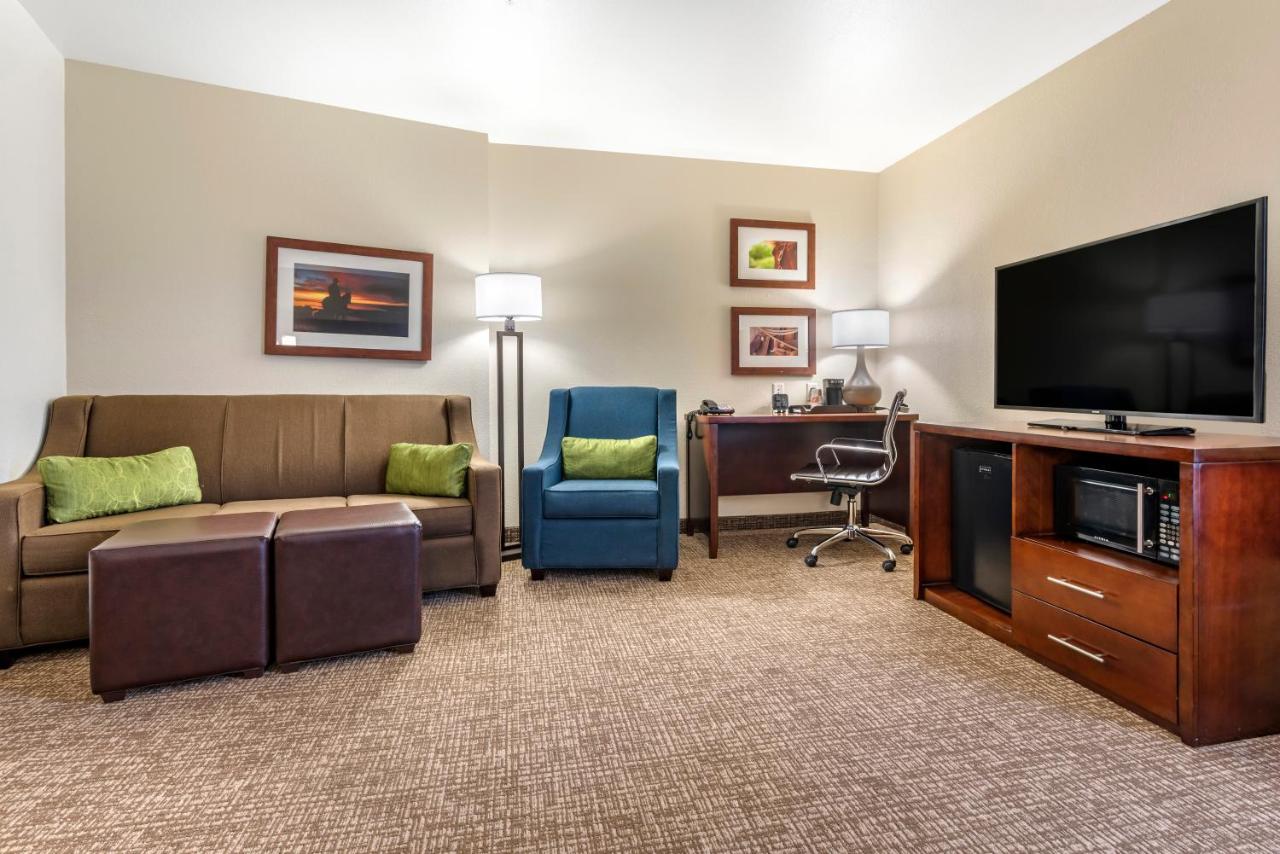 Suite with Two Double Beds - Accessible/Non-Smoking at Comfort Suites Fernley