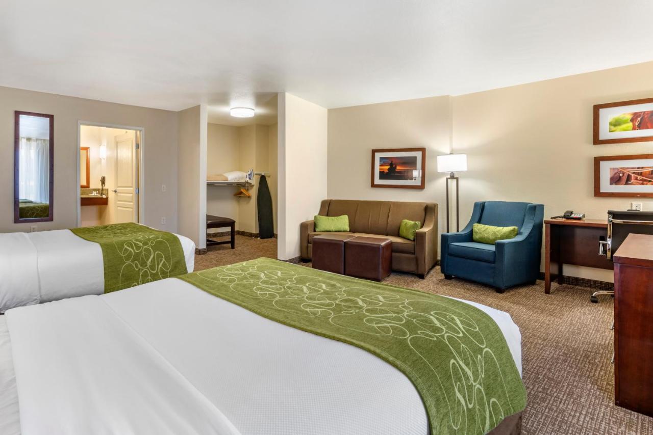 Suite with Two Double Beds - Accessible/Non-Smoking at Comfort Suites Fernley