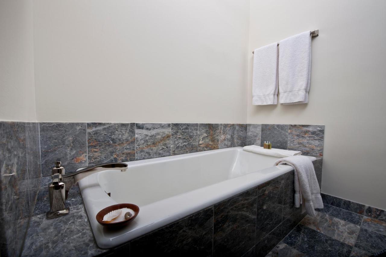 Deluxe King Room at Knob Hill Inn