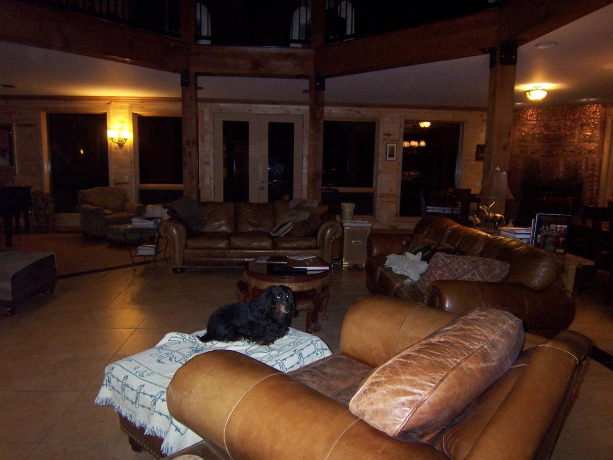 | Elktrace Bed and Breakfast