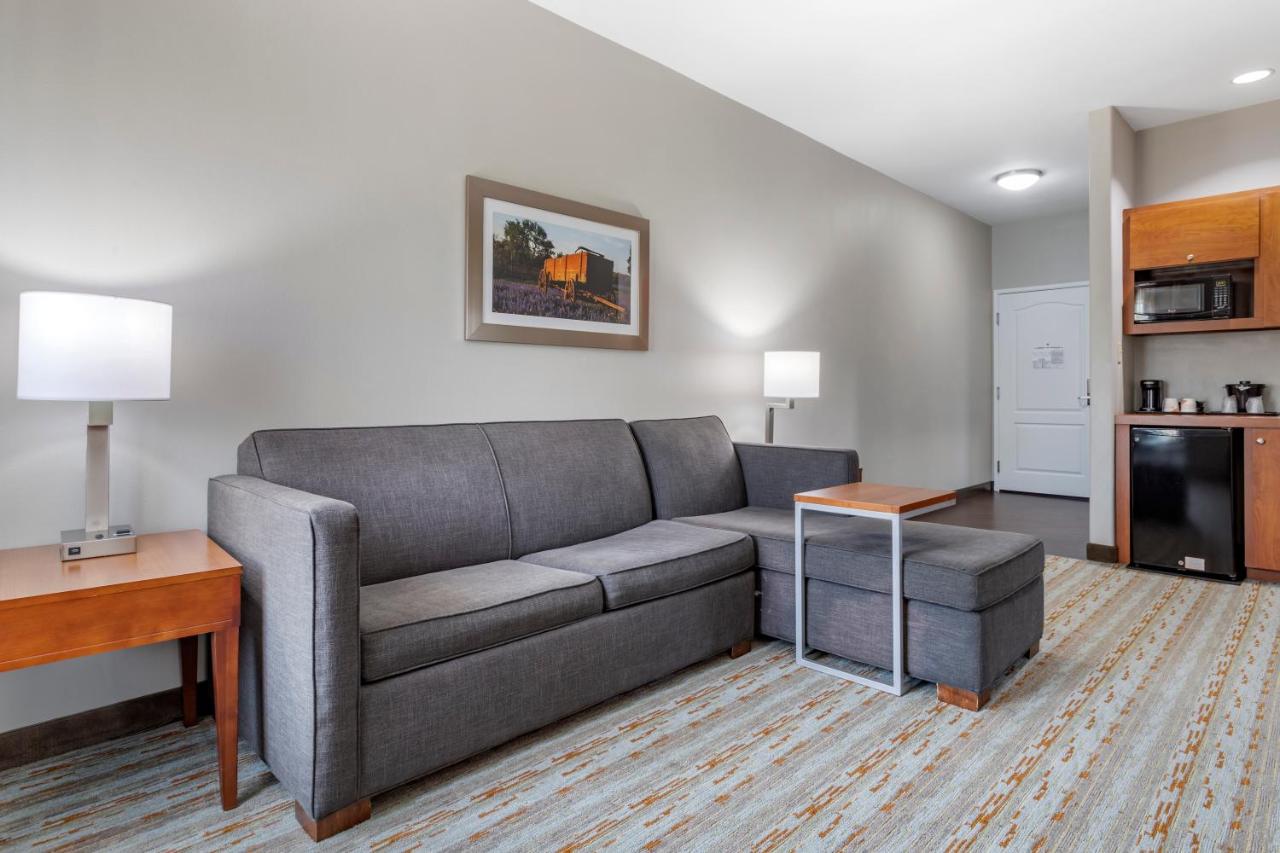 King Suite - Non-Smoking at Comfort Inn & Suites Cleveland TX