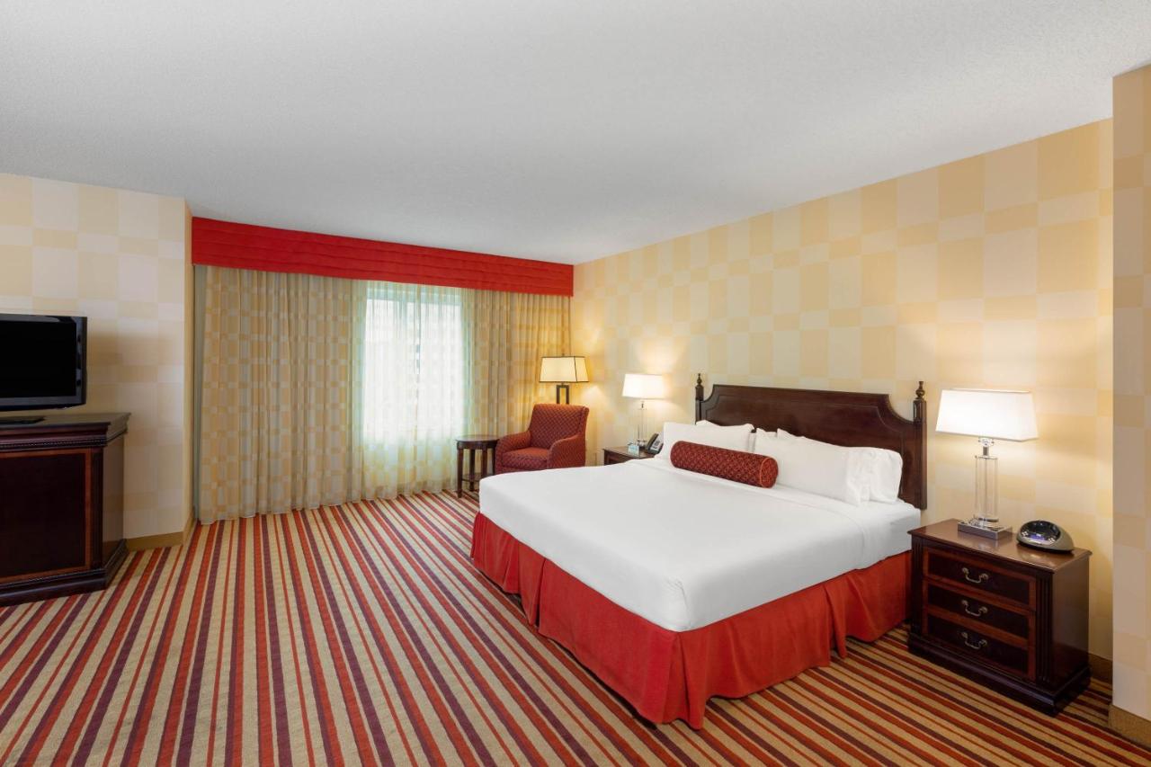 1 King Bed, One-Bedroom, Junior Suite, Non-Smoking at Wyndham Grand Oklahoma City Downtown