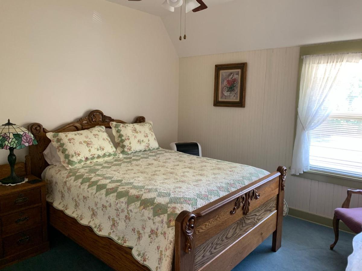 | Mount Shasta Ranch Bed and Breakfast