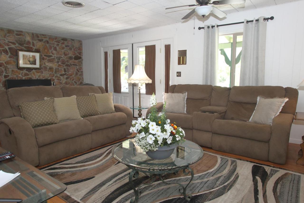 | Kern Riverview Inn