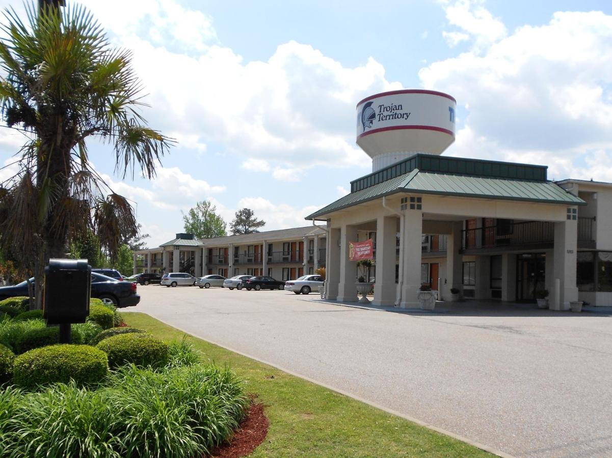 | Cornerstone Inn & Suites Troy