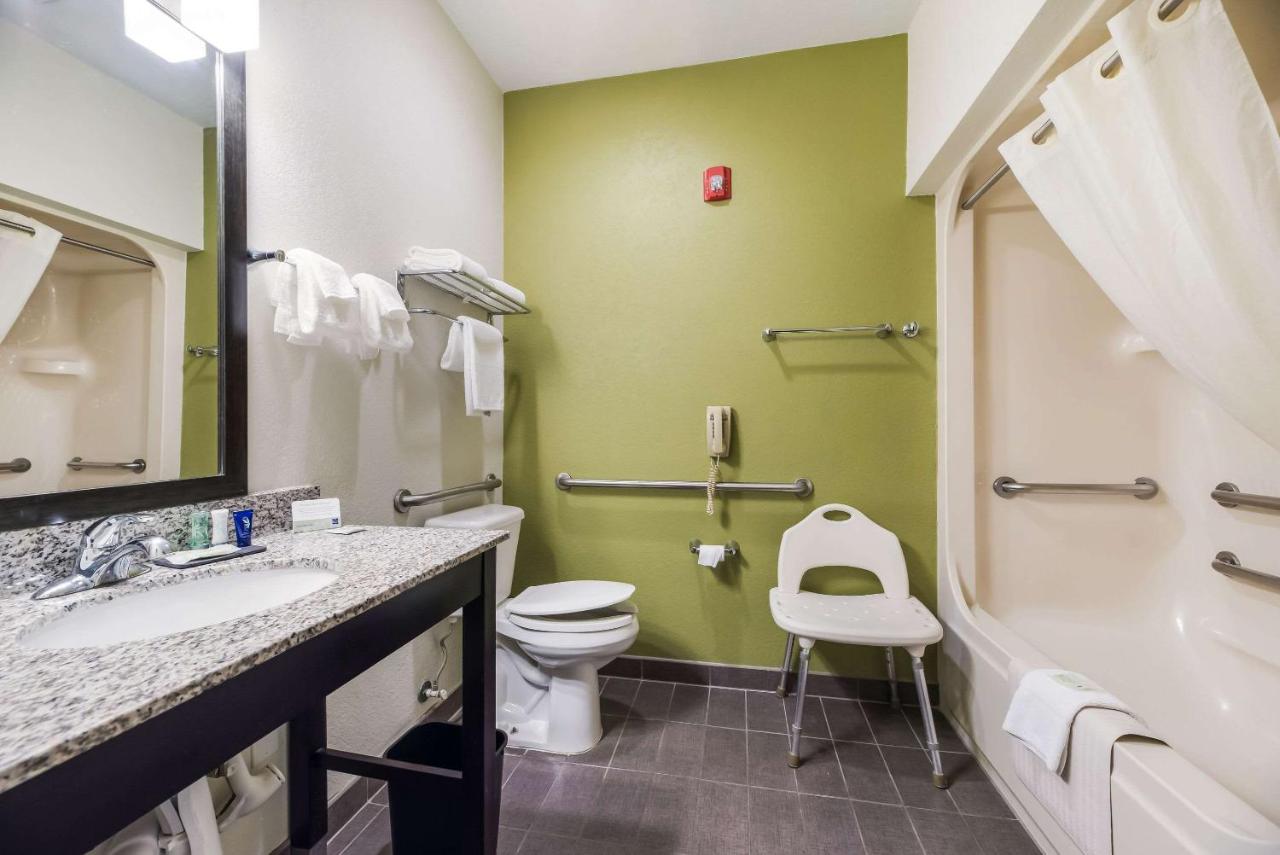 King Room First Floor - Accessible/Non-Smoking at Sleep Inn Flagstaff