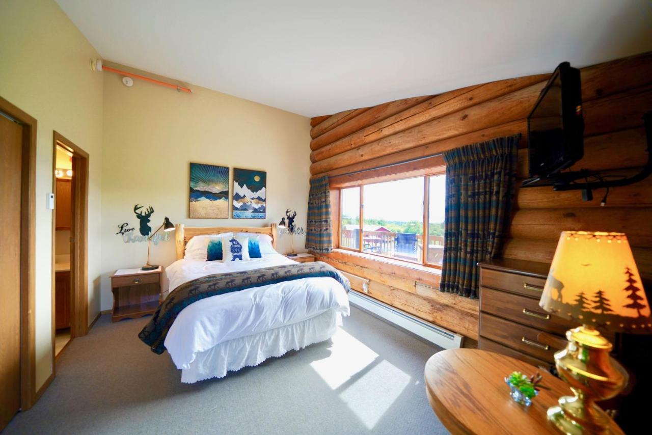 | Flat Fish Lodge B&B and Event Center