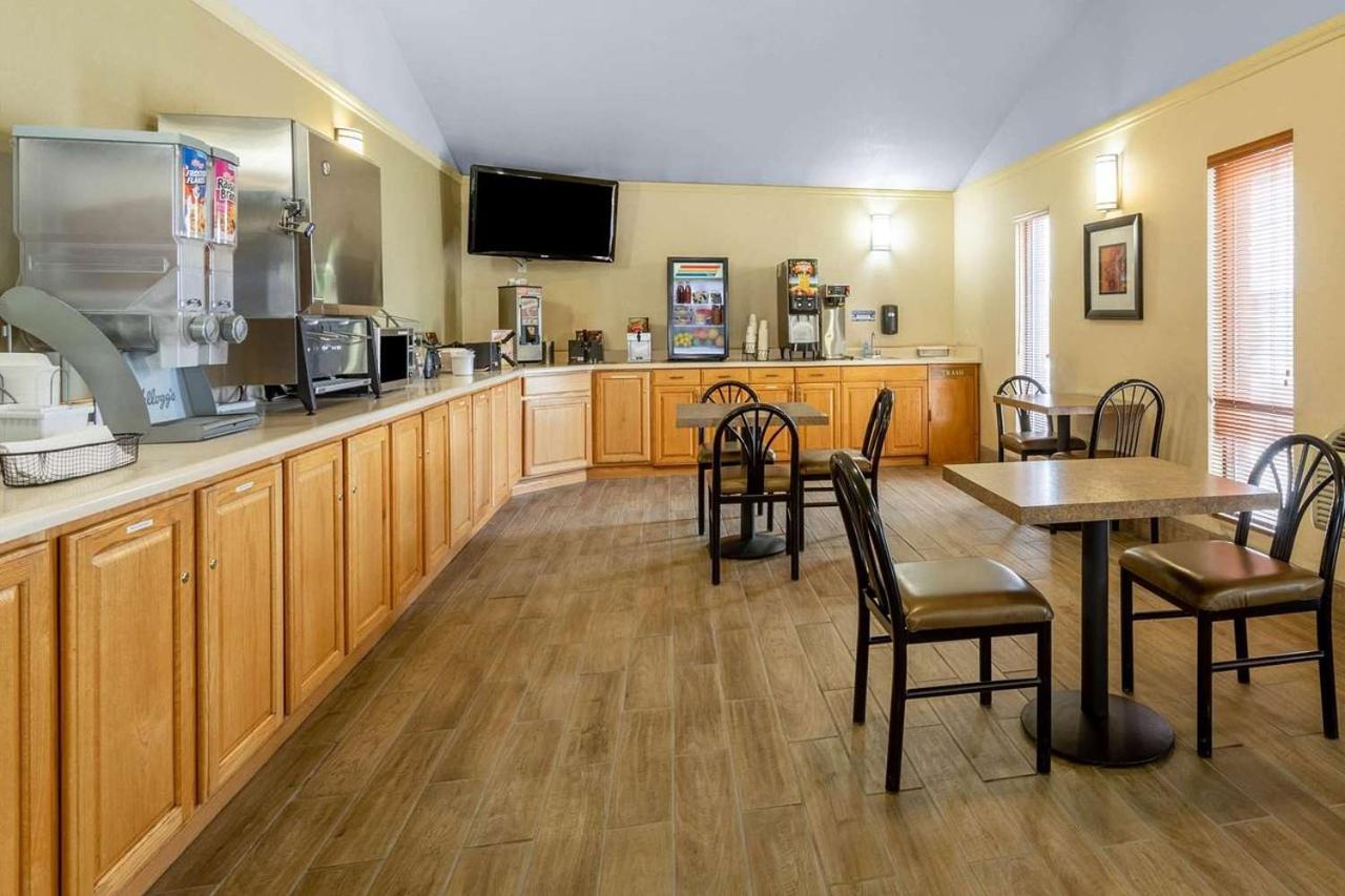| Super 8 by Wyndham Cheyenne WY