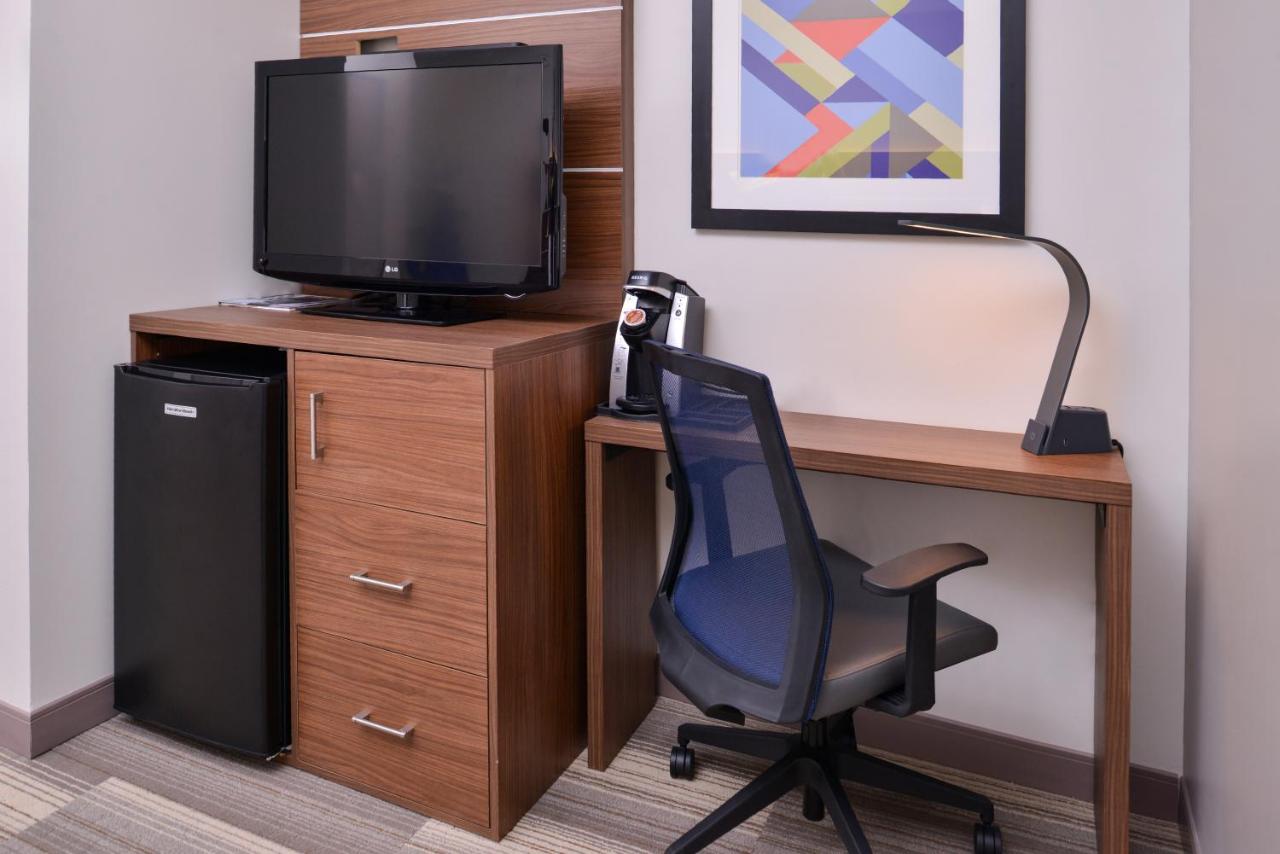 King Room - Mobility Access/Roll in Shower - Non-Smoking at Holiday Inn Express New Orleans - Arts District by IHG