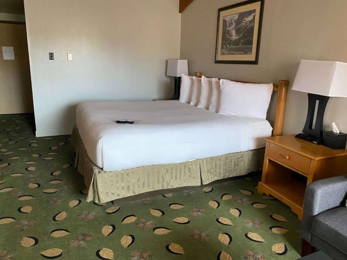 King Suite - Non-Smoking at Best Western Sheridan Center