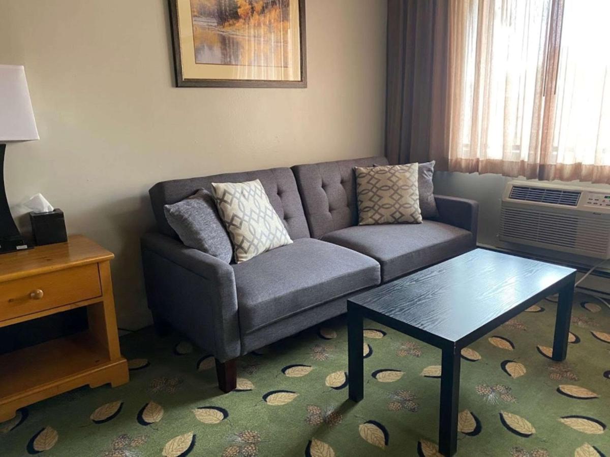 King Suite - Non-Smoking at Best Western Sheridan Center