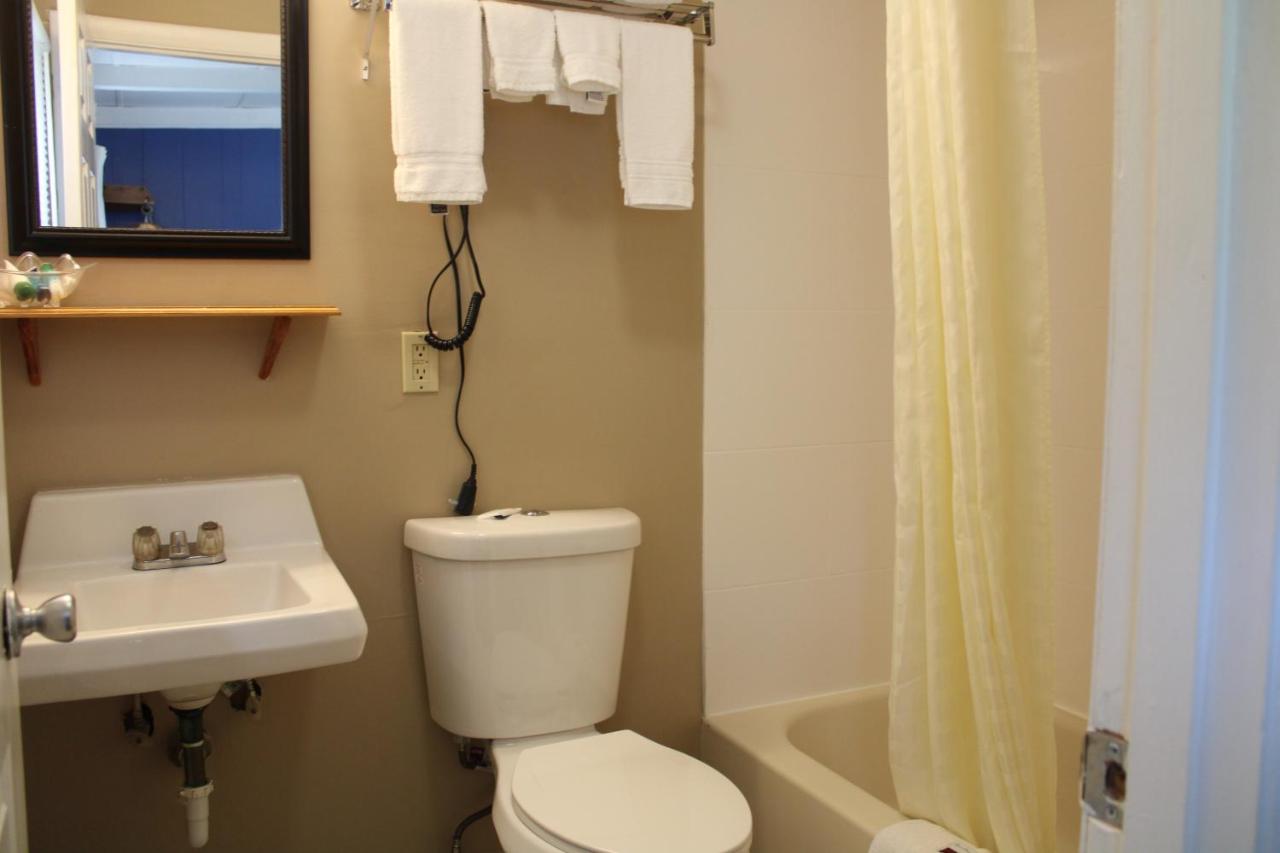 | Claremont Motor Lodge