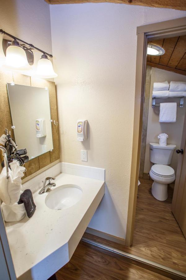 | Chama Trails Inn