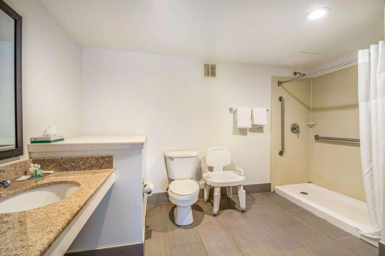 | Quality Inn & Suites York