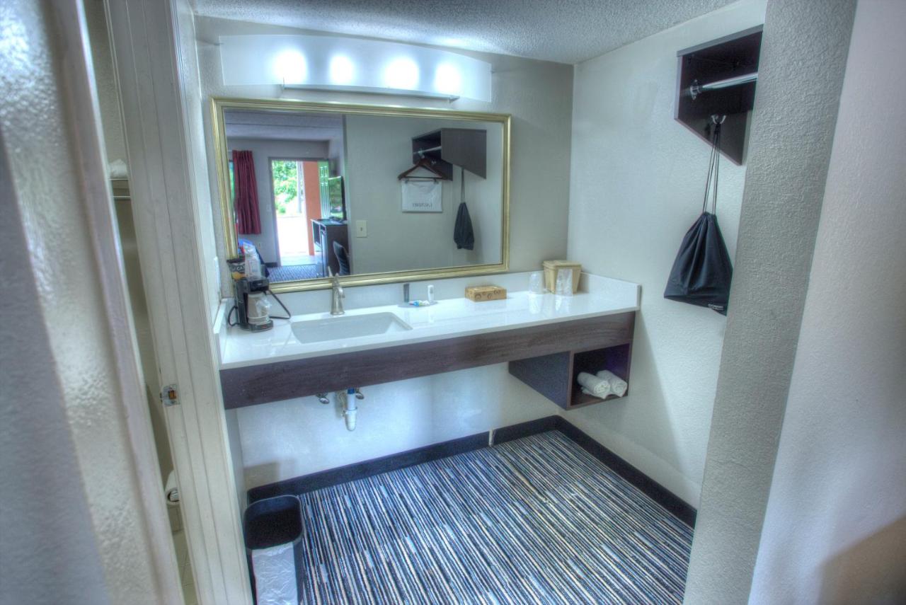 | Budgetel Inn and Suites Plus Helen