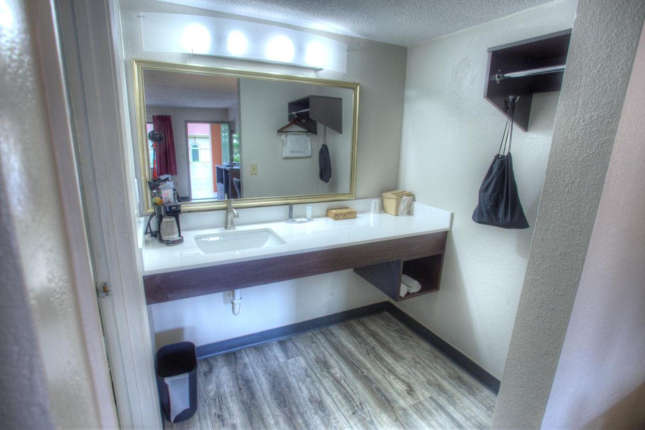 | Budgetel Inn and Suites Plus Helen