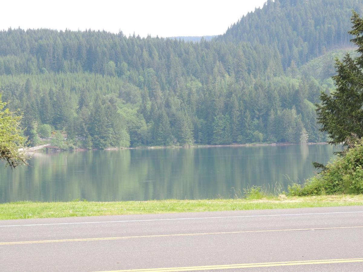 | Foster Lake Inn